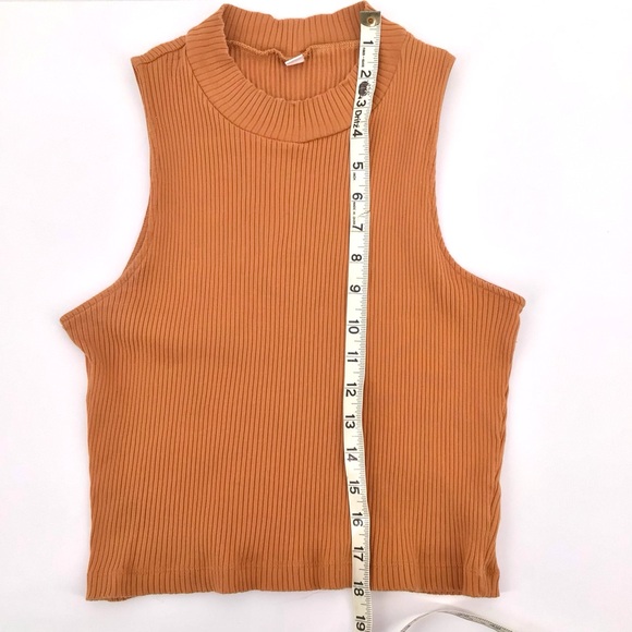 Uniqlo Ribbed Sleeveless Crop Top Size Medium - Picture 4 of 11